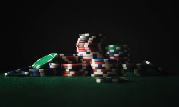 Live Dadu Online dealer rolling dice on camera at jakseltoto bio